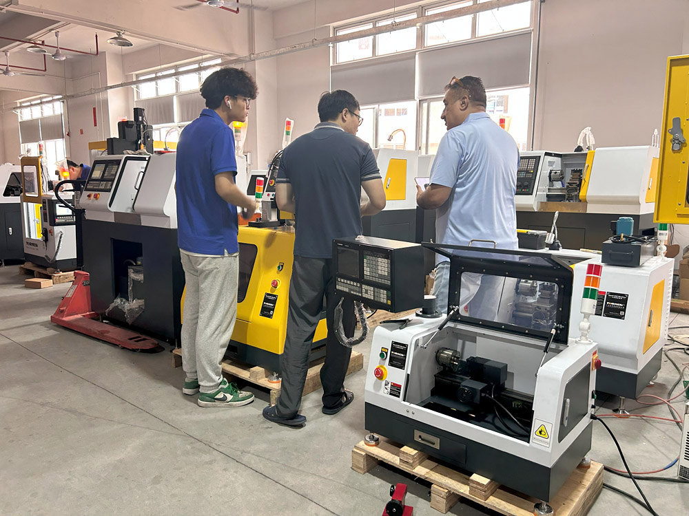 育菁裝備桌面級數(shù)控機(jī)床產(chǎn)車間